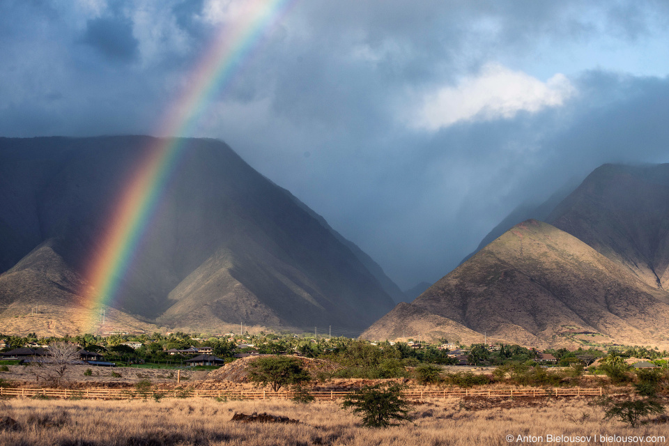 Rainbow at Southern hills of Pu'u Kukui (Maui, HI)