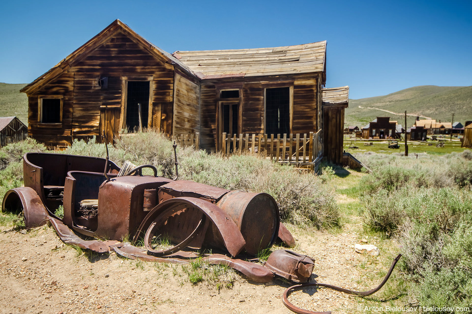 Old car in Bodie, CA