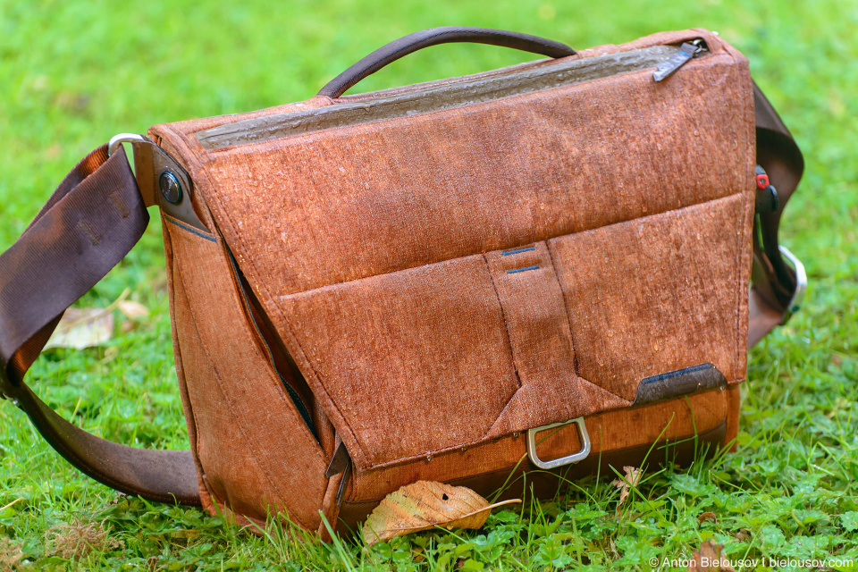 Peak Design Everyday Messenger Bag in the Rain