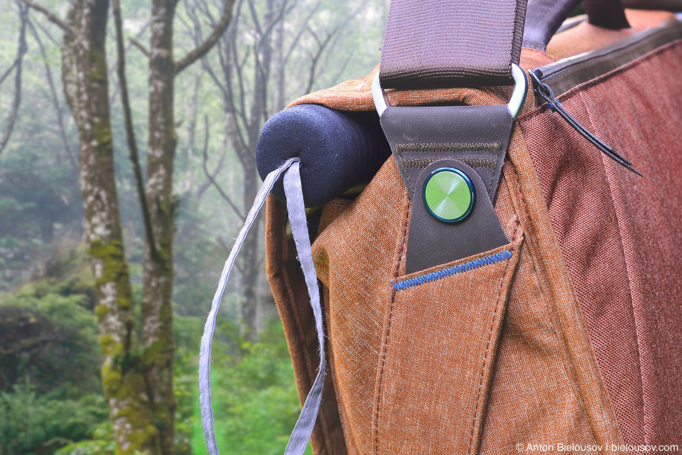 PeakDesign Everyday Messenger Bag: Umbrella in Tripod Compartment