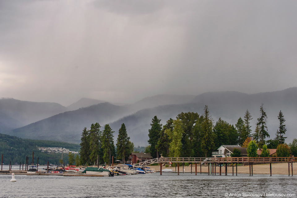 Ливень на озере Shuswap Lake