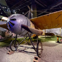 Обратите внимание на пушку, установленную на этом Caproni Ca.20 1914 года, поднятую над лопастями винта. Обратите внимание на пушку, установленную на этом Caproni Ca.20 1914 года, поднятую над лопастями винта.
