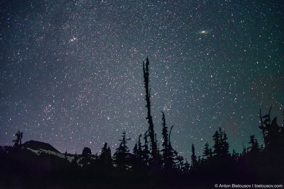 Звездное небо, и пик Black Tusk (Garibaldi Provincial Park)