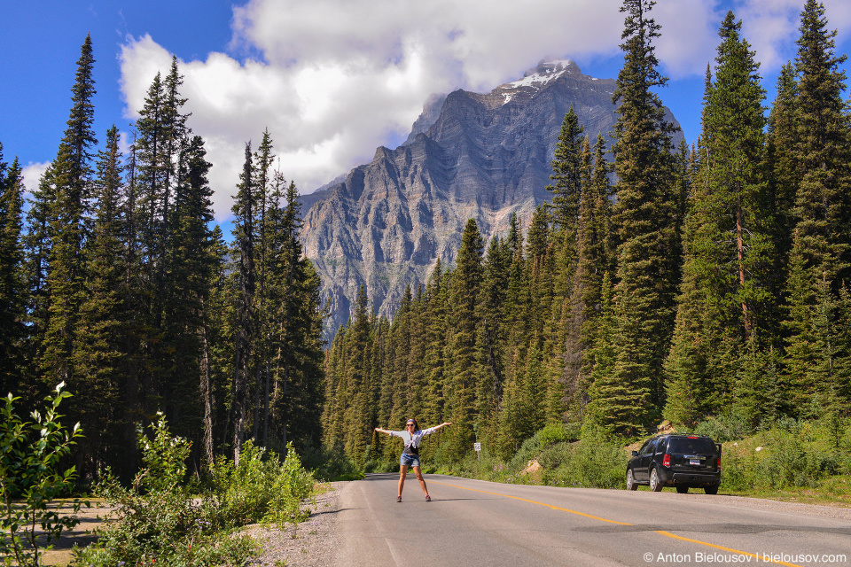 Lake Moraine Road (Banff National Park)