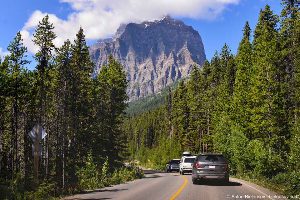 Lake Moraine Road (Banff National Park)