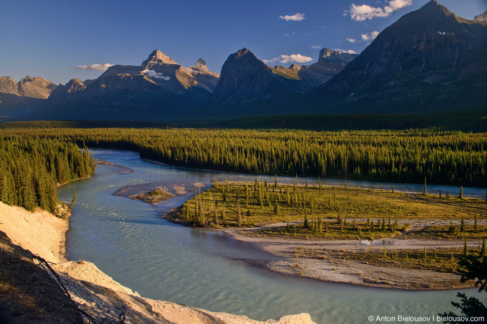 Sunwapta river at Goats and Glaciers lookout, Jasper National Park