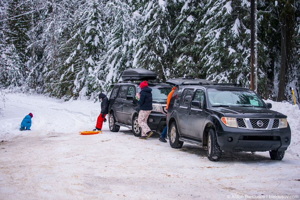 Nissan Pathfinder, Honda Pilot in snow