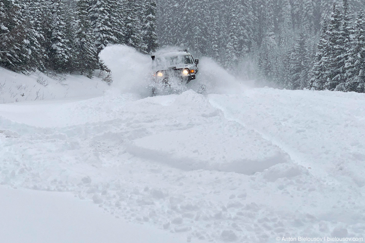 Toyota FJ Cruiser donuts in snow — Whipsaw Trail