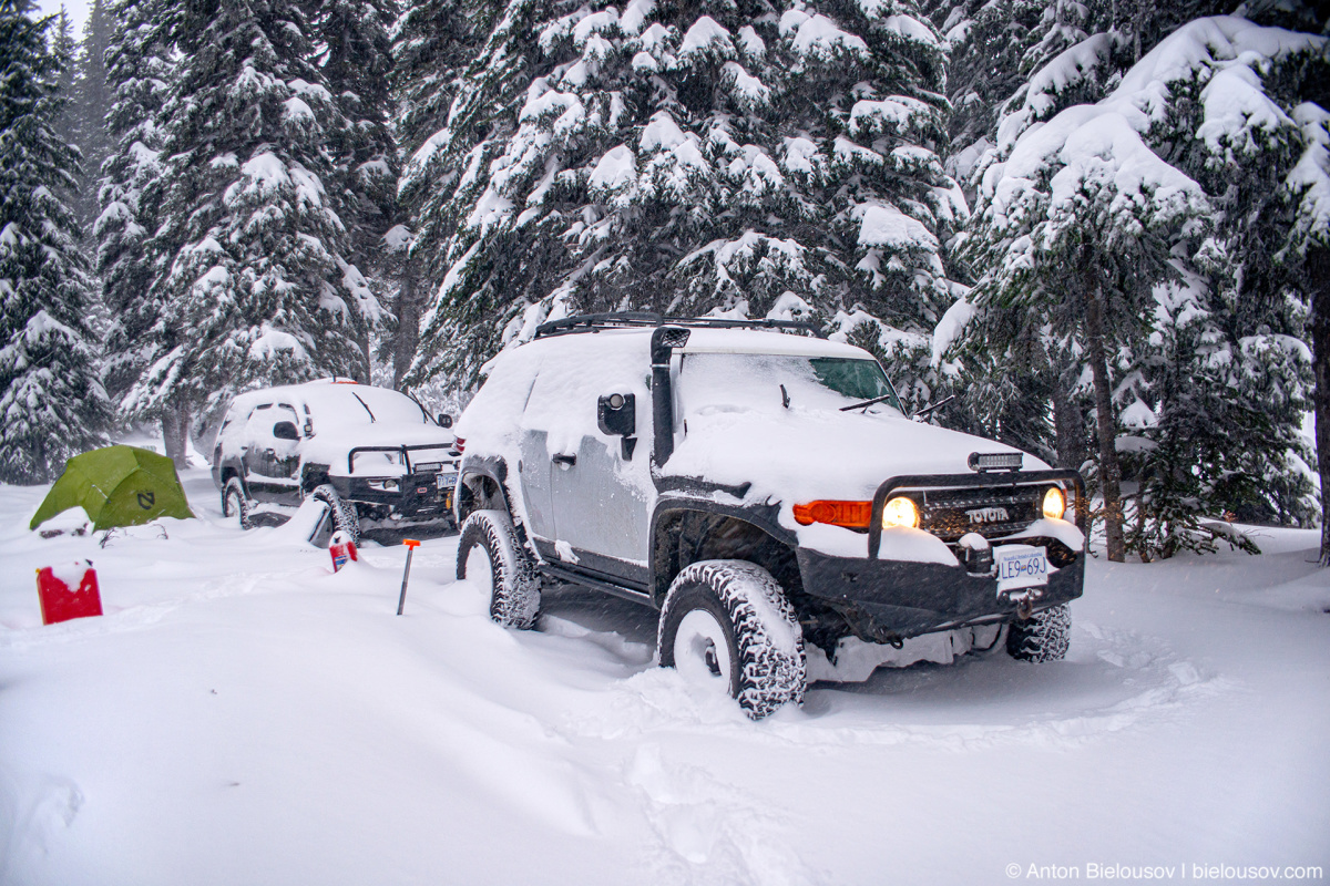 FJ Cruiser Snow Camping