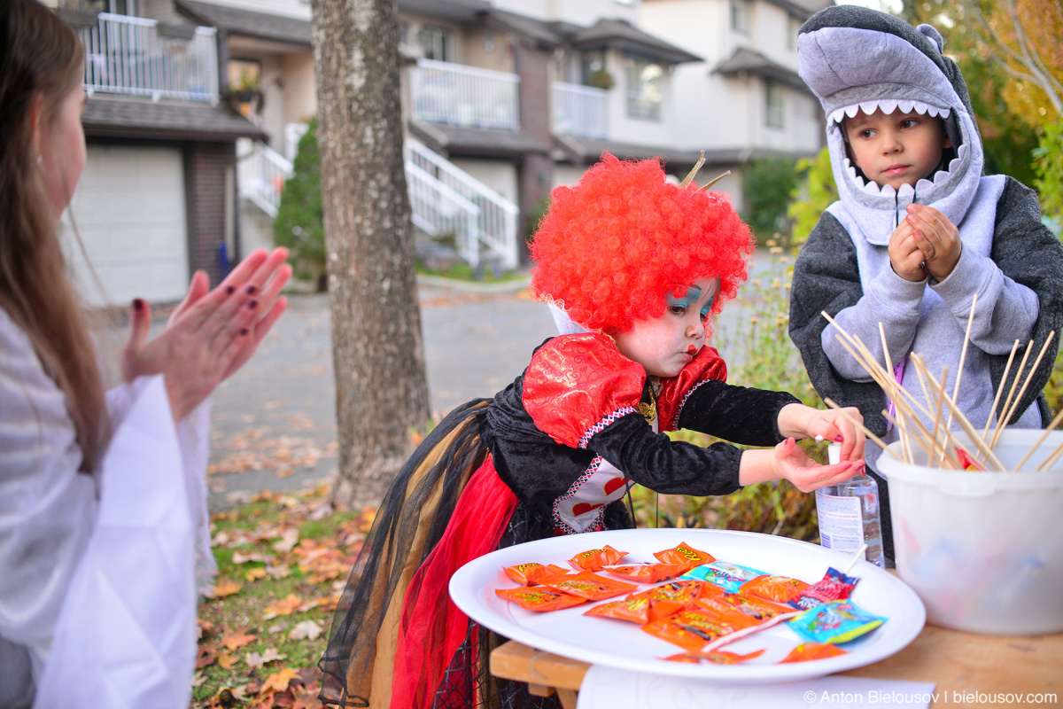 А у нас в Канаде: Хэллоуин в условиях пандемии: halloween covid 19 sanitizers