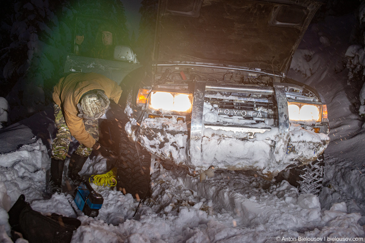 Путешествия: Зимние покатушки: landcruiser tire replacement in snow whipsaw trail