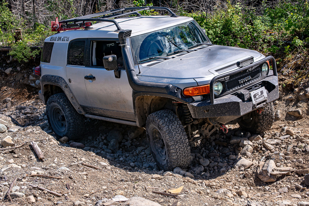 FJ Cruiser at Hail Creek trail