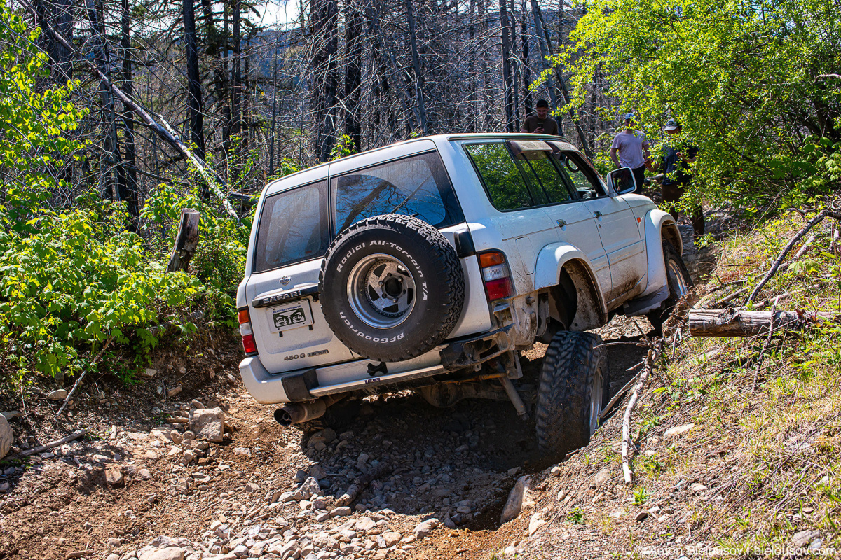 Nissan Patrol flex at Hail Creek trail