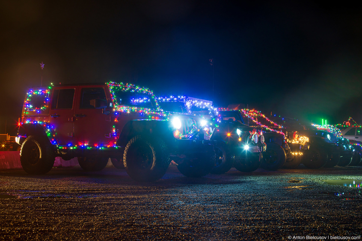 А у нас в Канаде: Рождественский конвой: christmass convoy decorated jeeps