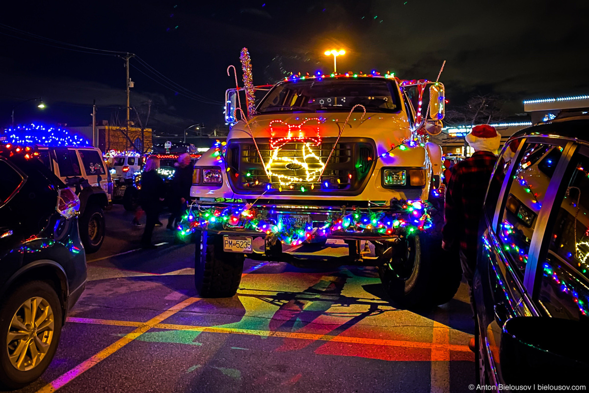 А у нас в Канаде: Рождественский конвой: christmass convoy ford truck