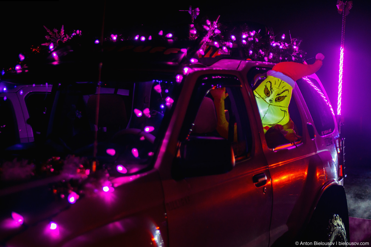 А у нас в Канаде: Рождественский конвой: christmass convoy pink toyota grinch