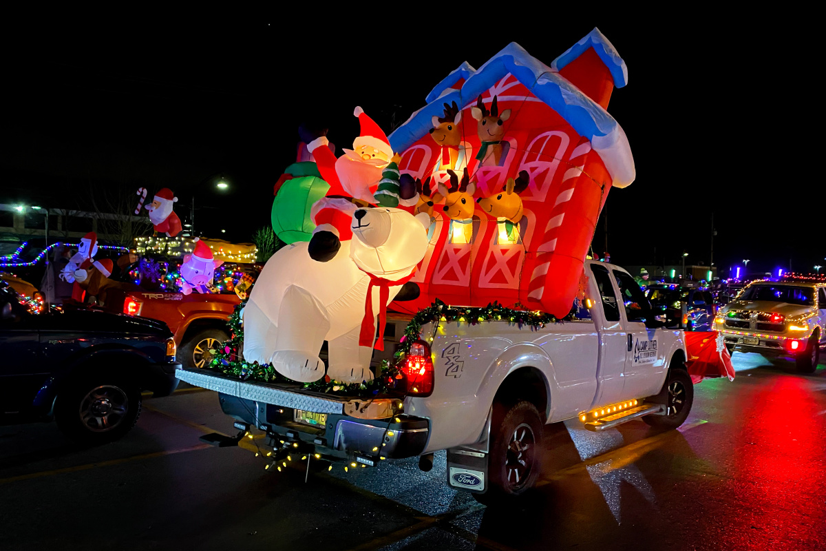 А у нас в Канаде: Рождественский конвой: christmass convoy truck