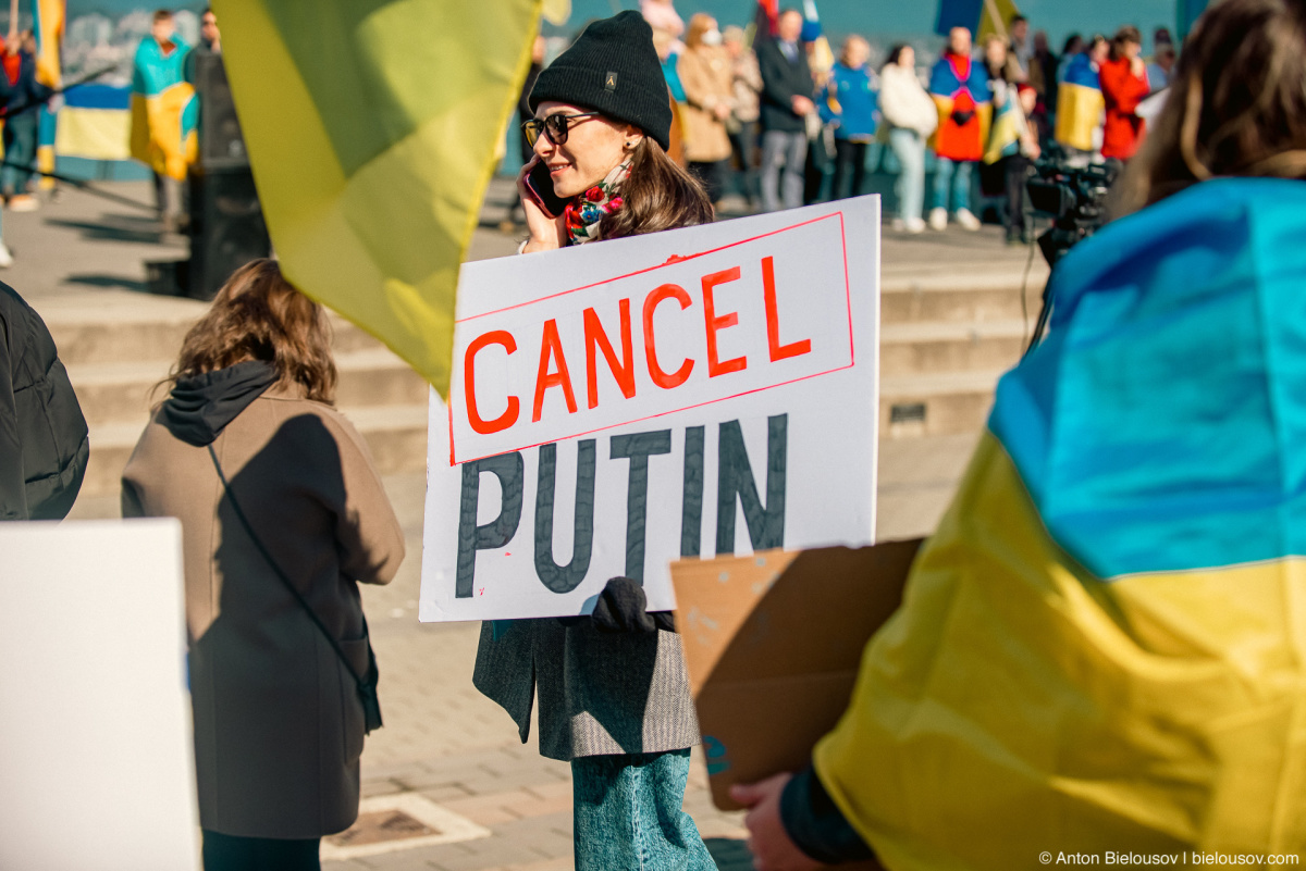 Репортажи: Канада стоит вместе с Украиной: stand with ukraine vancouver 01