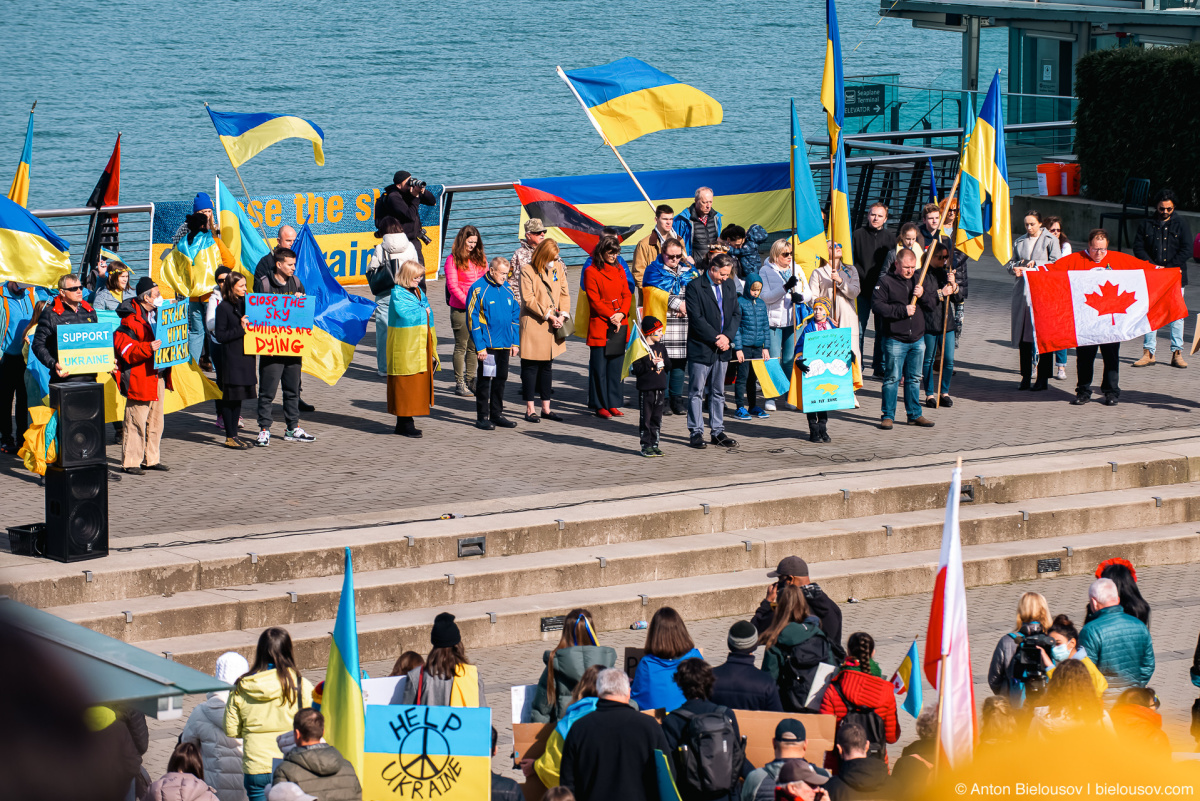 Репортажи: Канада стоит вместе с Украиной: stand with ukraine vancouver 04