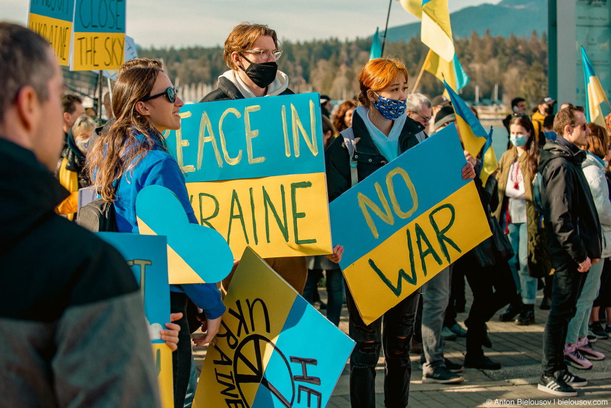 Репортажи: Канада стоит вместе с Украиной: stand with ukraine vancouver 14