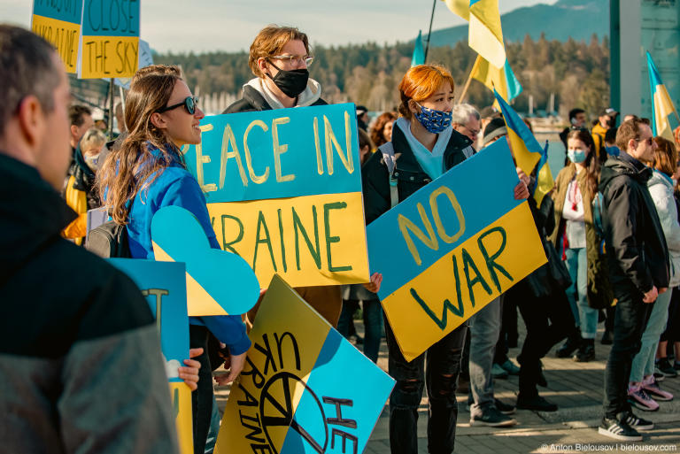 Иммиграция: Канада стоит вместе с Украиной: stand with ukraine vancouver 14