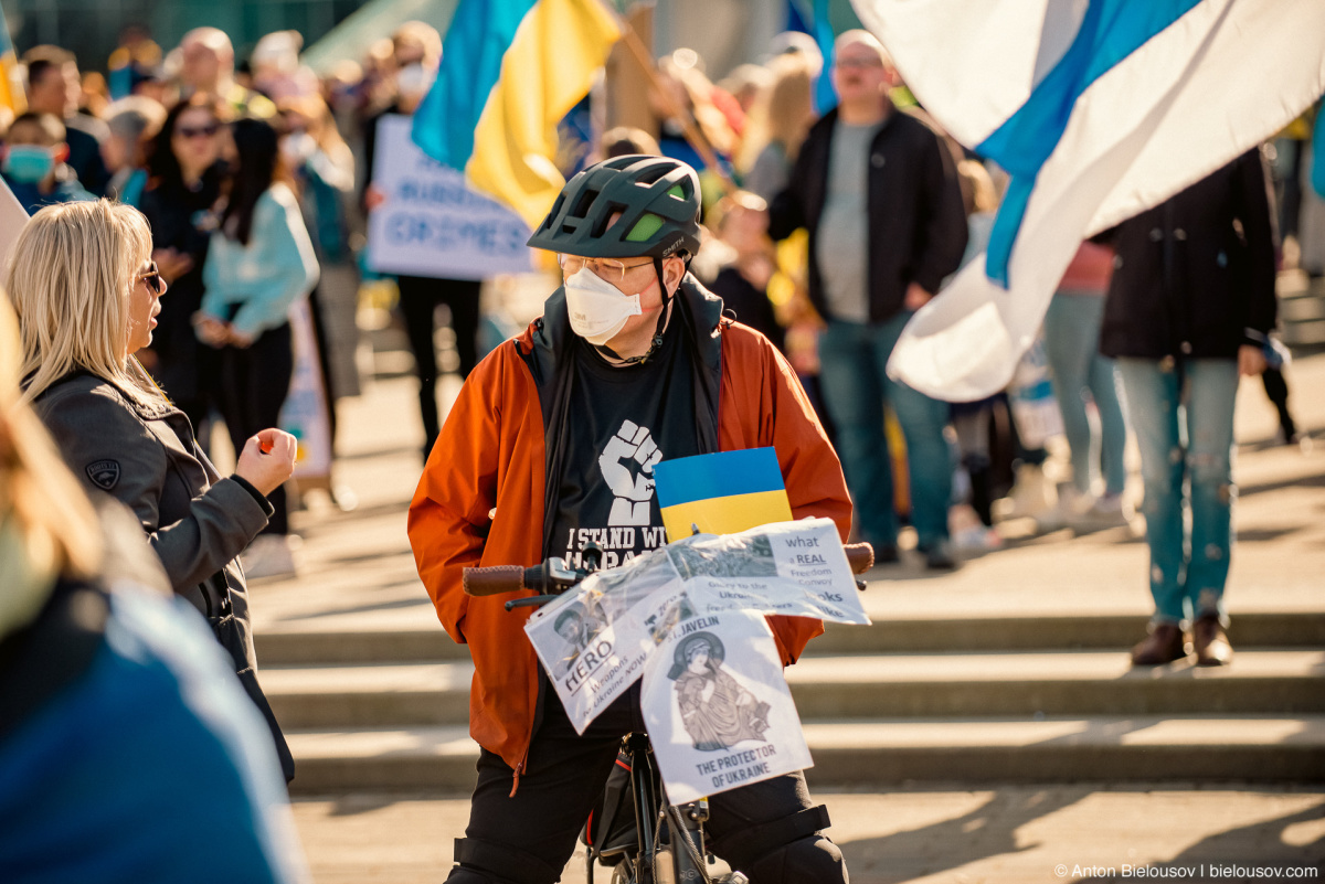 Репортажи: Канада стоит вместе с Украиной: stand with ukraine vancouver 30