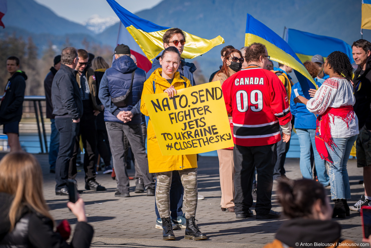 Репортажи: Канада стоит вместе с Украиной: stand with ukraine vancouver 32