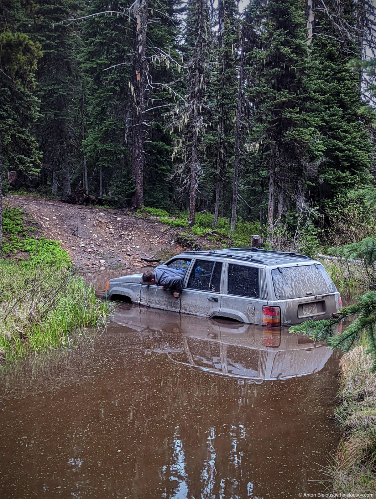 Whipsaw rescue: strangled Jeep