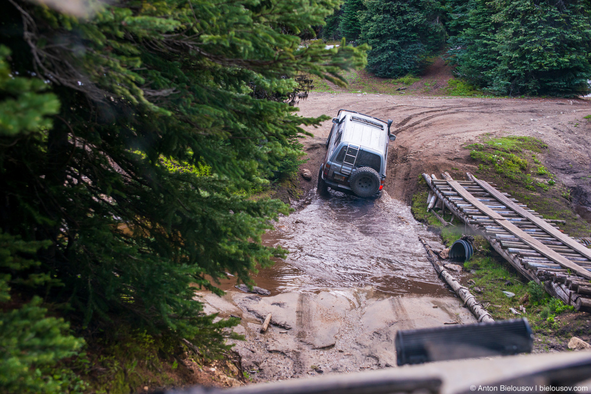 Whipsaw rescue: River crossing