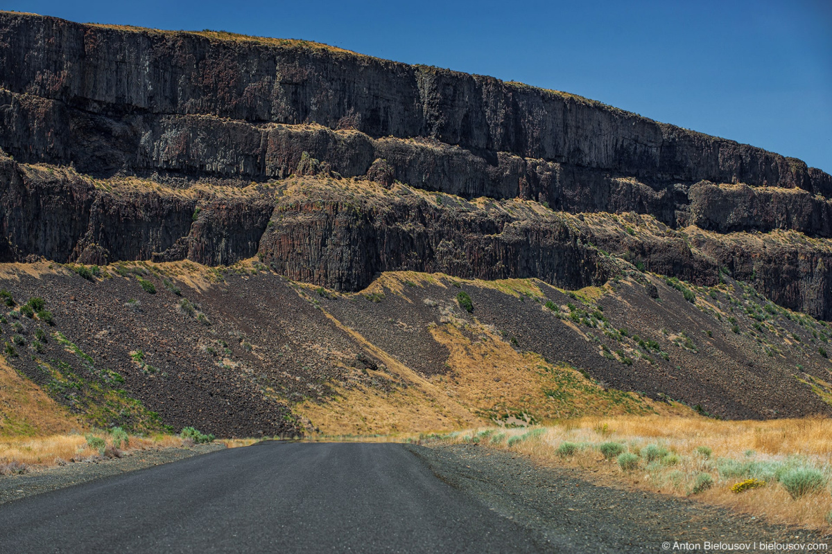 Moses Coulee basalt layers, Washington