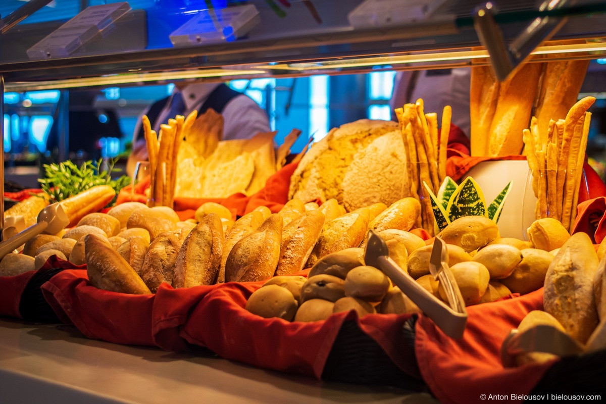 Celebrity Eclipse Oceanside Café freshly baked bread