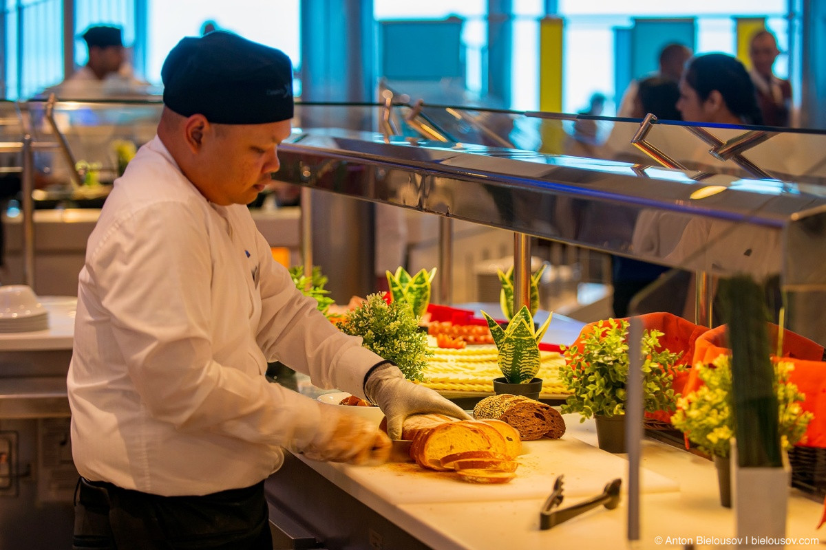 Celebrity Eclipse Oceanside Café freshly baked bread