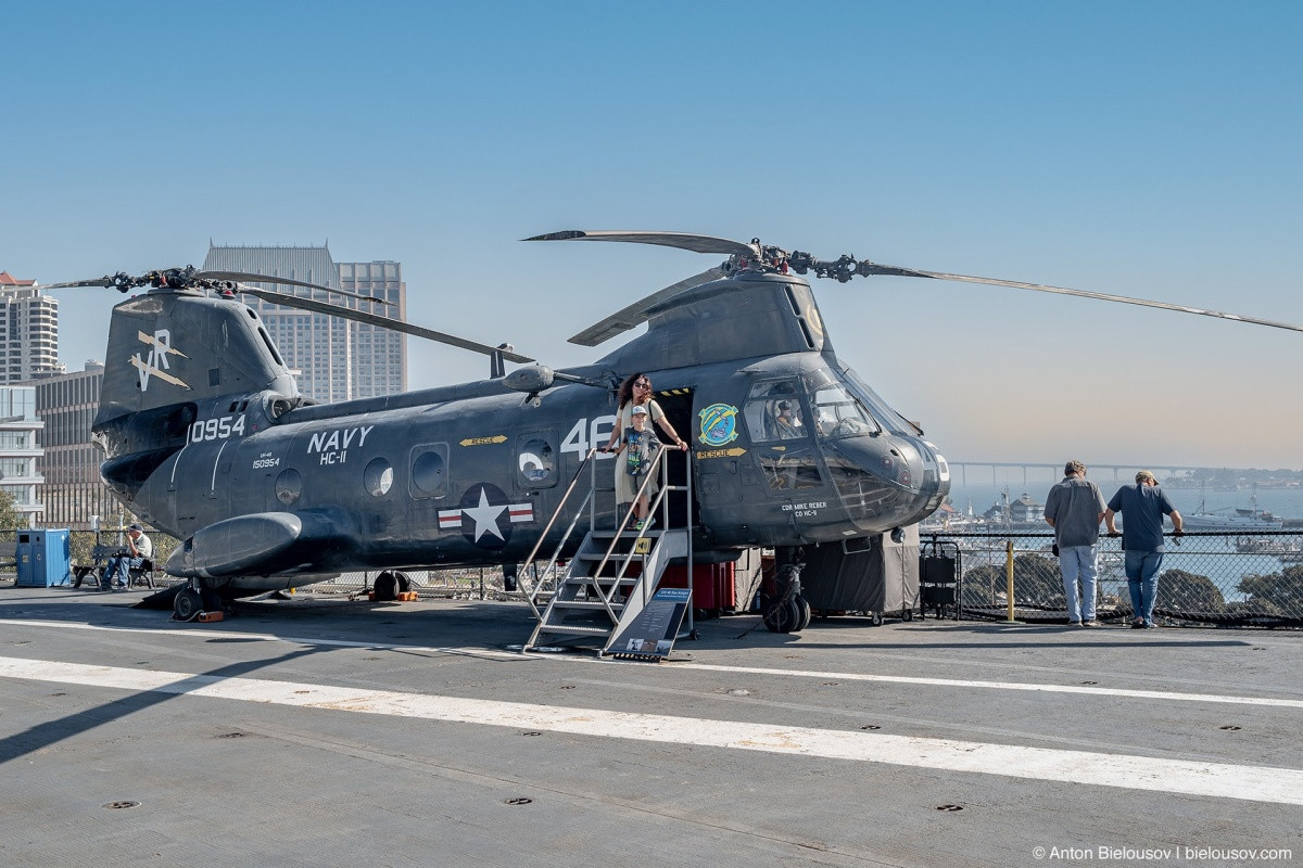 USS Midway HH-46 Se Knight